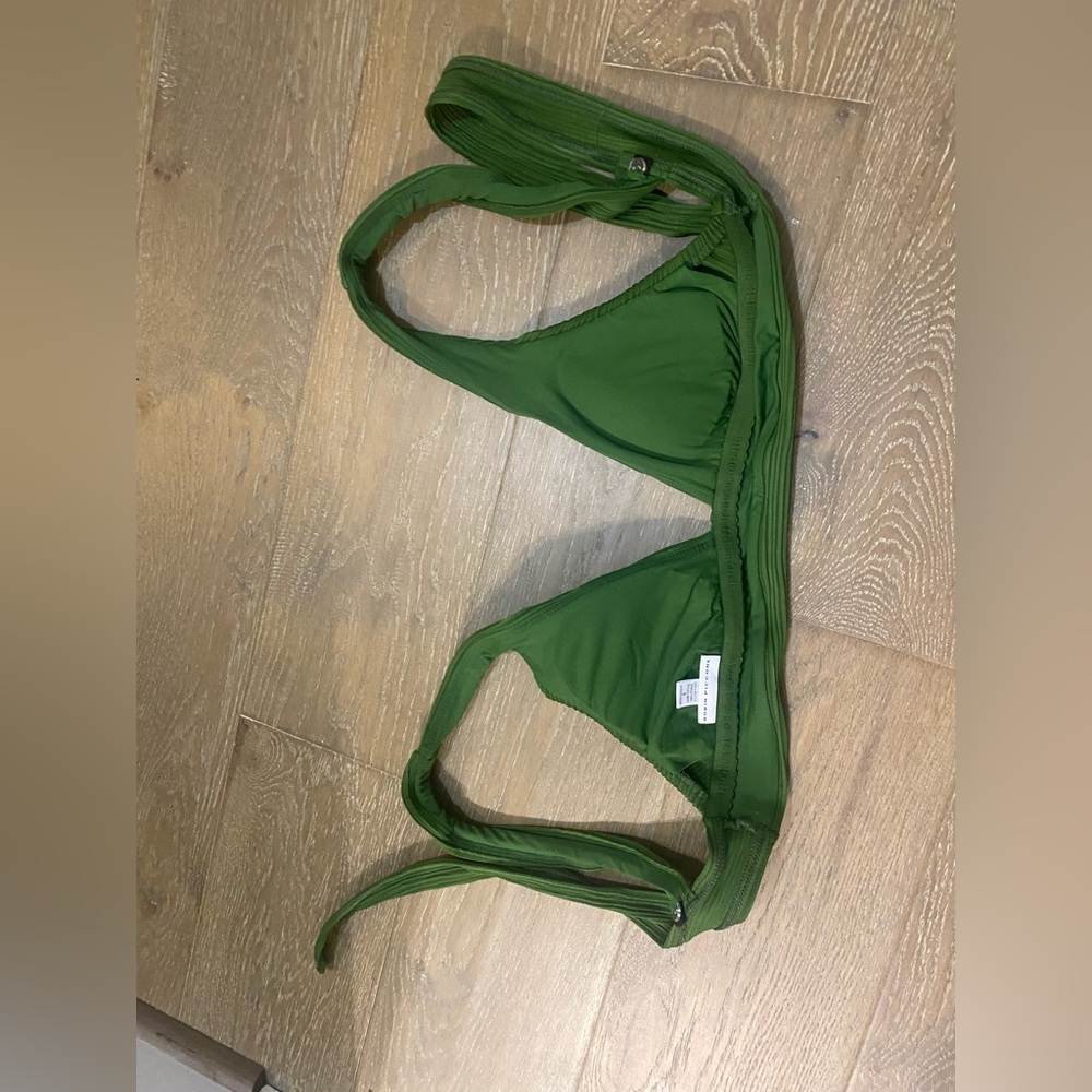NWOT Robin Piccone Basil Green Lily Ribbed Bikini Swim Top Adjustable Padded S - Picture 3 of 5